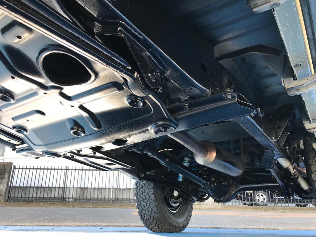 下回りは高圧洗浄後防錆パスターにてキレイに仕上げてあります☆