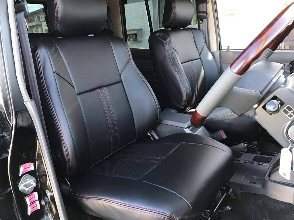 運転席も目立つヘタリ無くキレイに保たれています☆