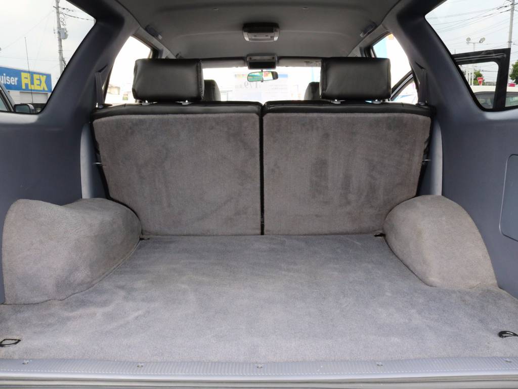 荷室は広々お使いいただけるスペースがございます☆