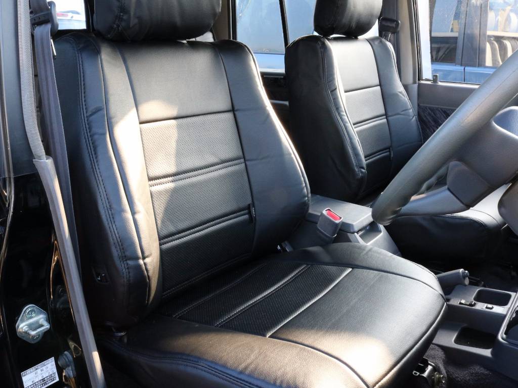 運転席も目立つヘタリ無くキレイに保たれています☆