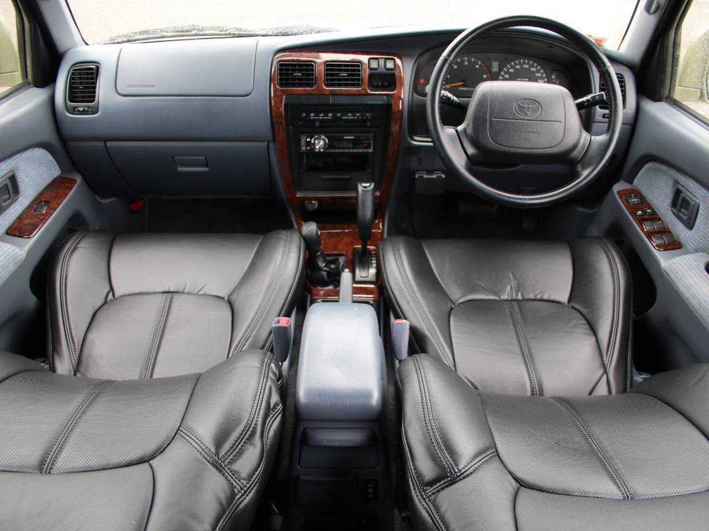 内装グレー基調☆キレイに保たれております☆