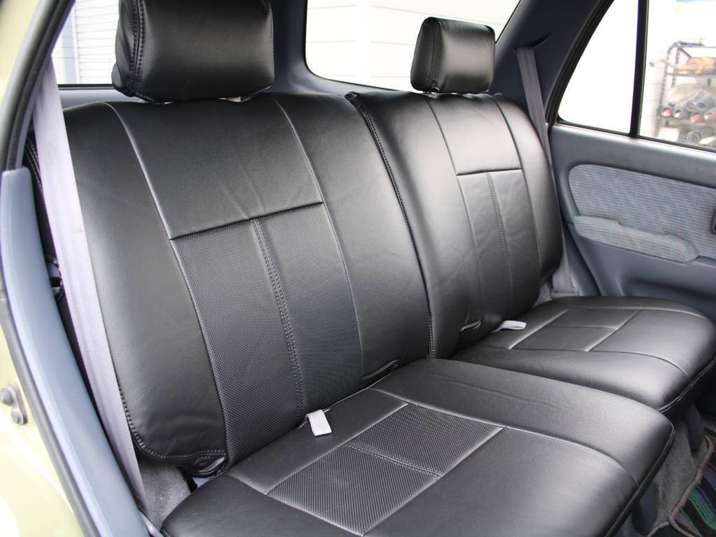 後部座席は大人もくつろげるスペースがございます☆