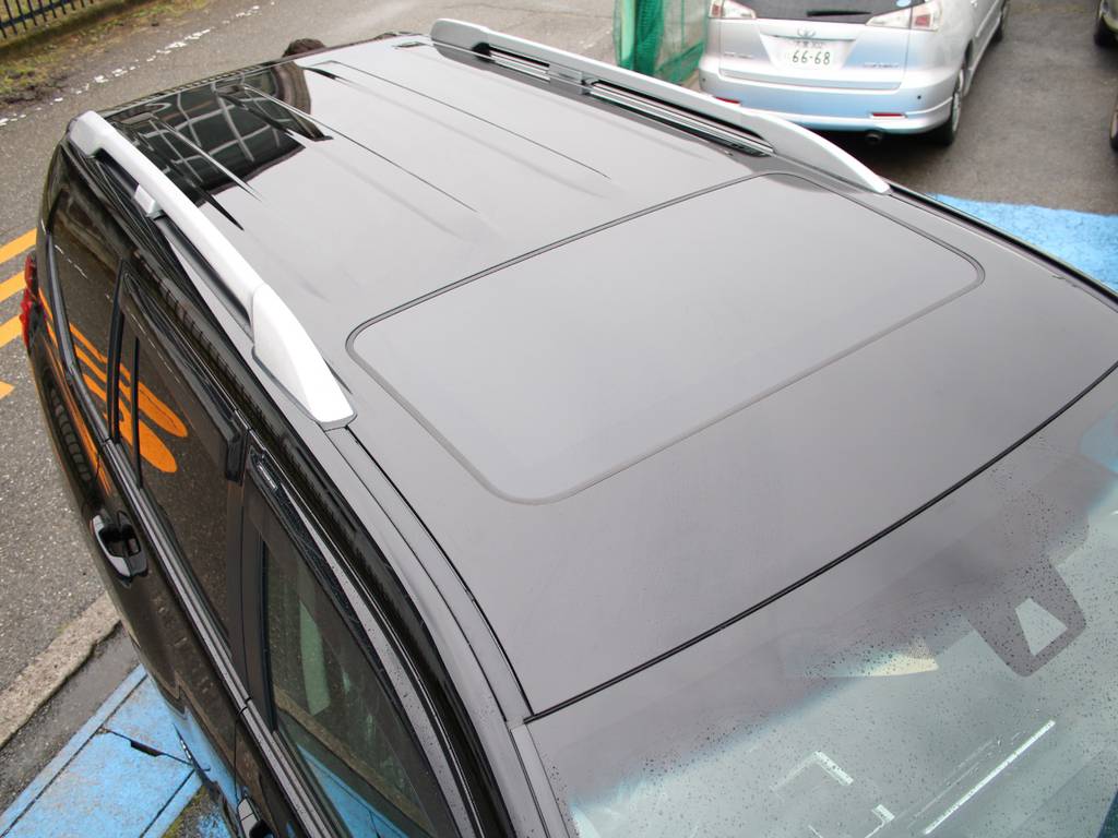ルーフ面も新車なのでキレイに保たれております☆