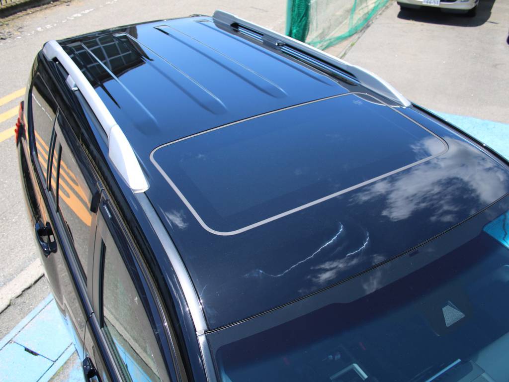 ルーフ面も新車なのでもちろんキレイに保たれております☆