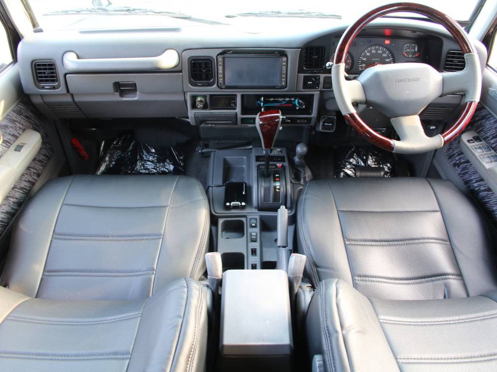 内装グレー基調☆キレイに保たれております☆