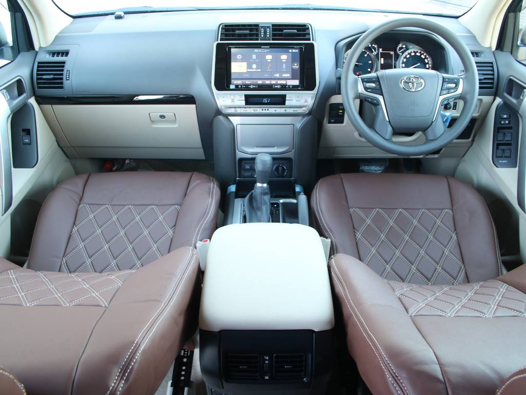内装ベージュ基調☆新車なのでキレイに保たれております☆