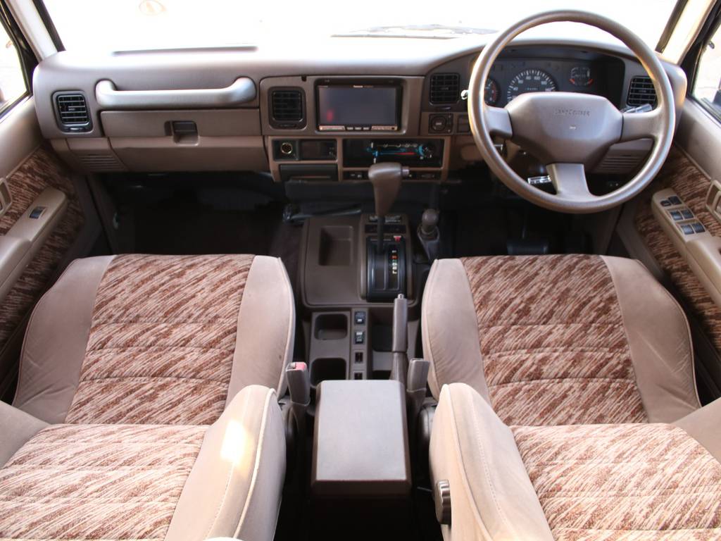 内装茶基調☆キレイに保たれております☆