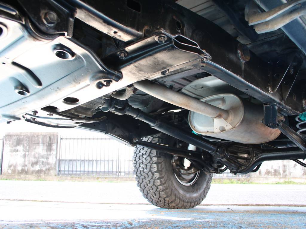 下回りは高圧洗浄後、防錆パスターにてキレイに仕上げてあります☆