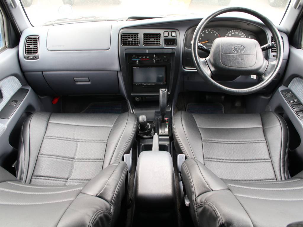 内装グレー基調☆キレイに保たれております☆新品ブラックシートカバー☆