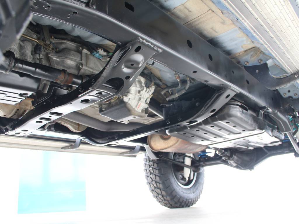 下回りは高圧洗浄後防錆パスターにてキレイに仕上げてあります☆