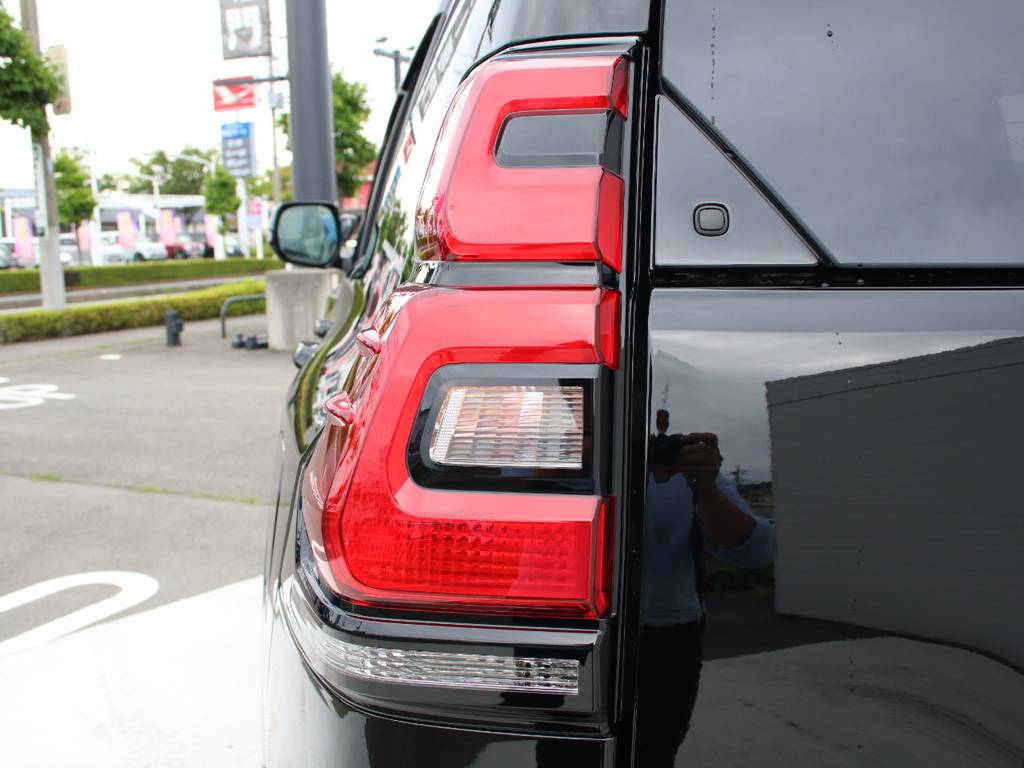 新型プラドのテールランプはかっこいいですね☆