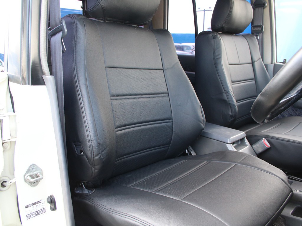 運転席になります☆新品ブラックシートカバー装着済み☆