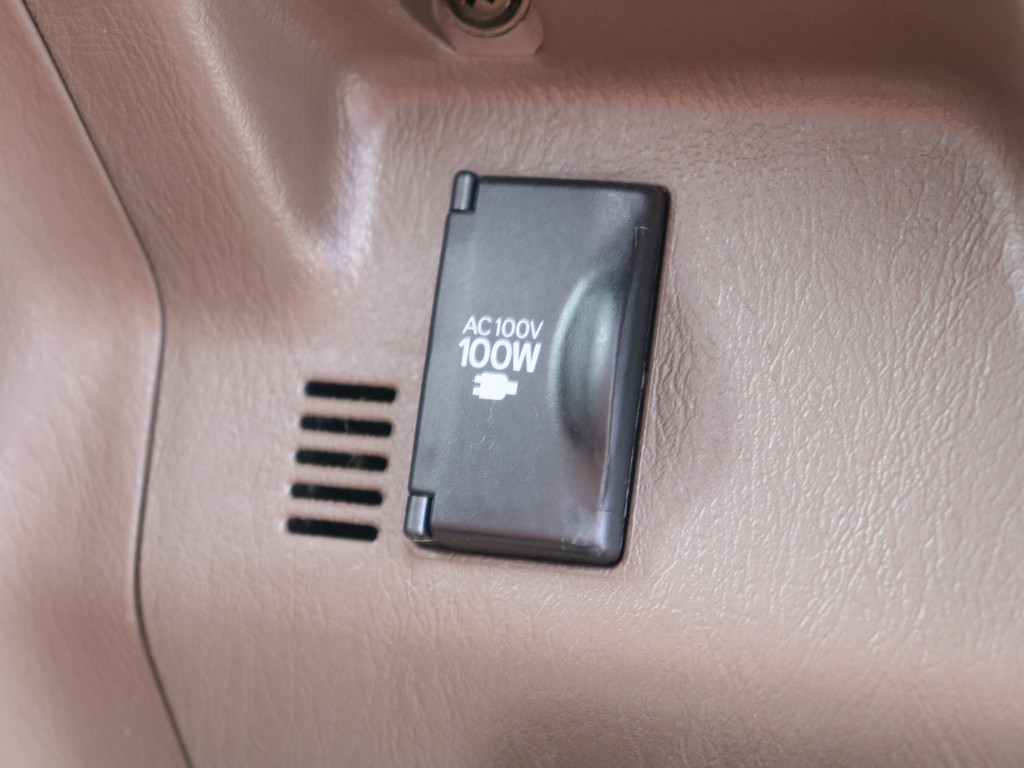 運転席にはAC100v電源あります☆