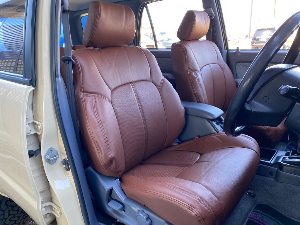 運転席も綺麗に保たれております☆