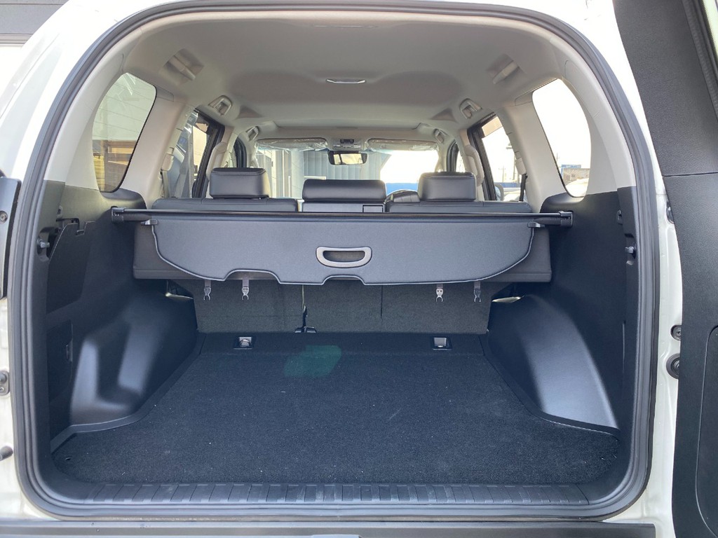 5人乗り車両ですので、荷物の出し入れがしやすくなっております☆