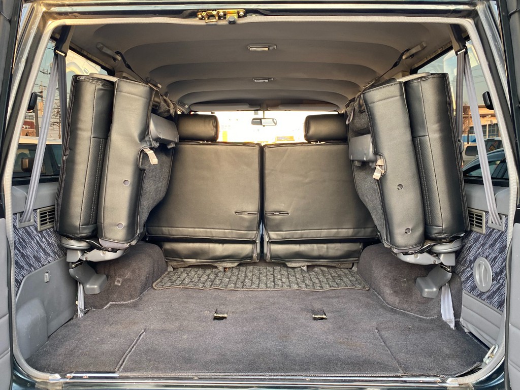 荷室は広々お使い頂けるスペースが御座います☆