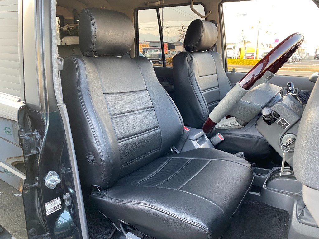 運転席もキレイに保たれております☆新品シートカバーを新たにインストール☆