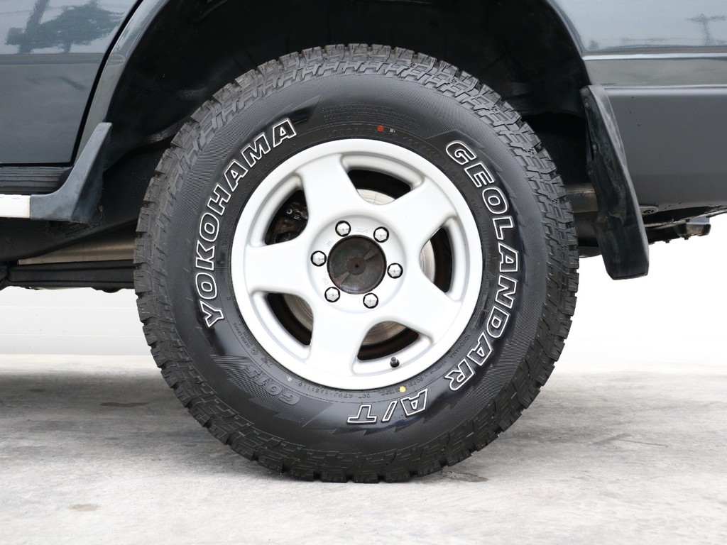 ブラッドレーＶ１６インチＡＷ☆新品ＹＯＫＯＨＡＭＡジオランダー２３５タイヤ☆