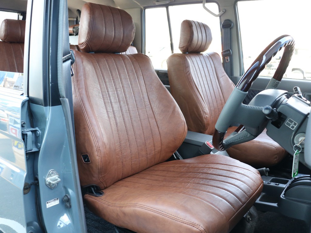 運転席もキレイに保たれております☆新品シートカバーを新たに装着致しました☆