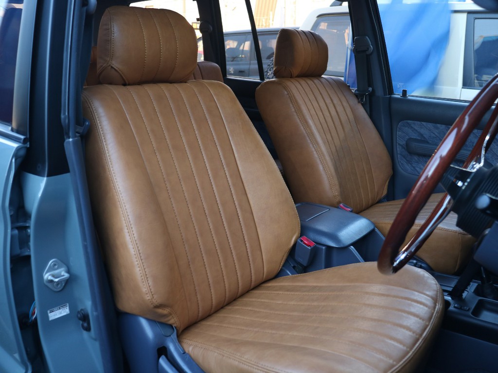 新品キャメルシートカバー装着済みです☆