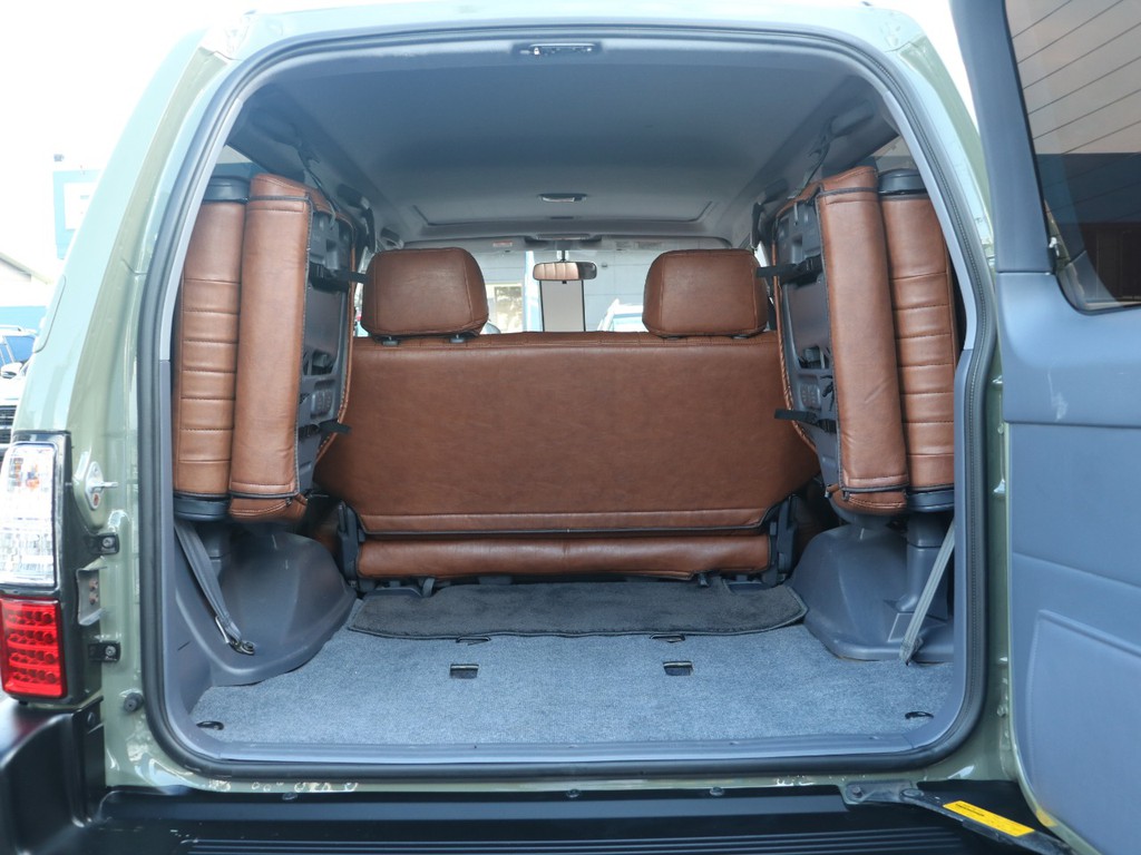 荷室は横開きとなっております☆シート跳ね上げ時には大きなスペースを確保できます☆