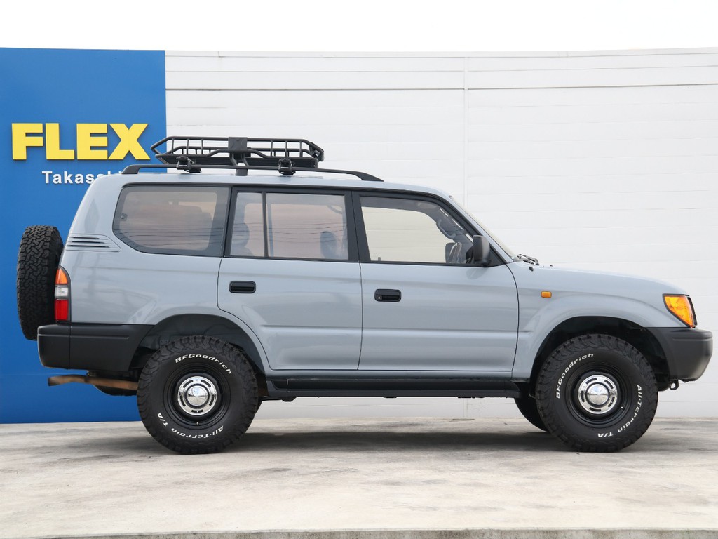 ノーマル車高ですが、新品ルーフラックをつけてワイルドさをチョイ足し☆