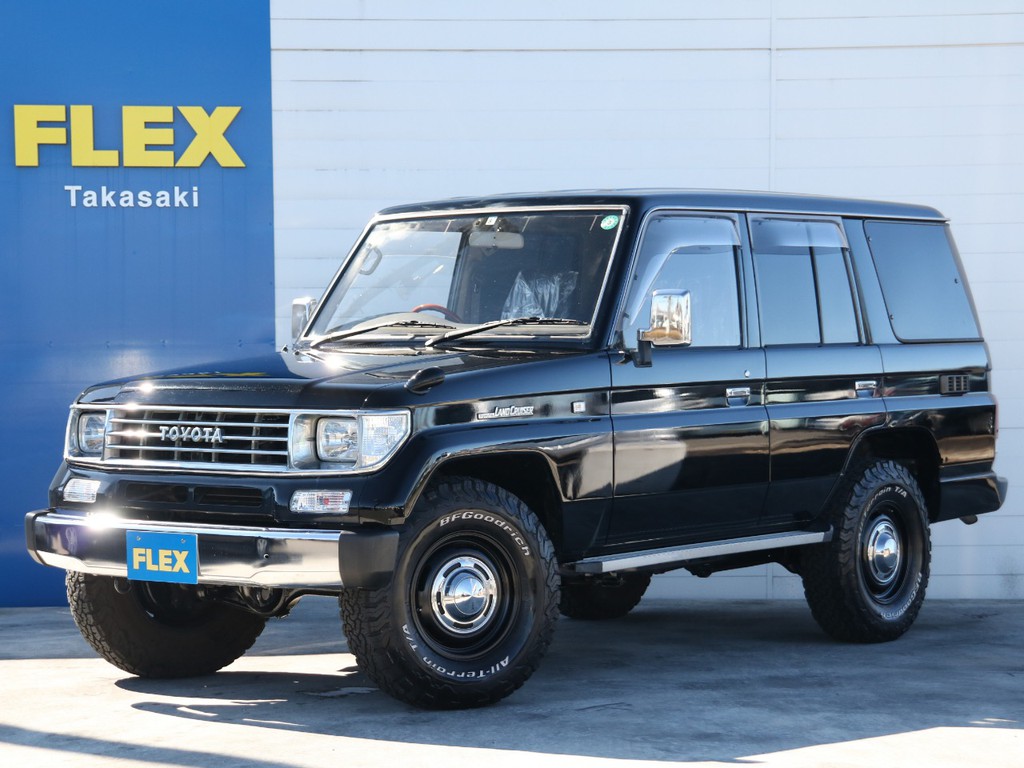 純正ブラック（腰下同色）☆ディーゼルターボ☆ナロー換装☆ＤＥＡＮ１６インチＡＷ☆ＢＦＧ２３５タイヤ☆ＢＴ対応ナビ、Ｂカメ、ＥＴＣ☆リアヒーター☆寒冷地仕様☆社外キーレス☆新品ブラックシートカバー☆