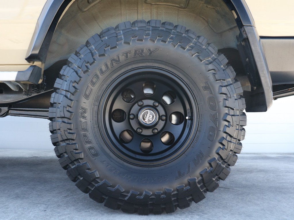 新品ジムライン15インチAW☆新品TOYOオープンカントリー３３ＭＴタイヤ☆
