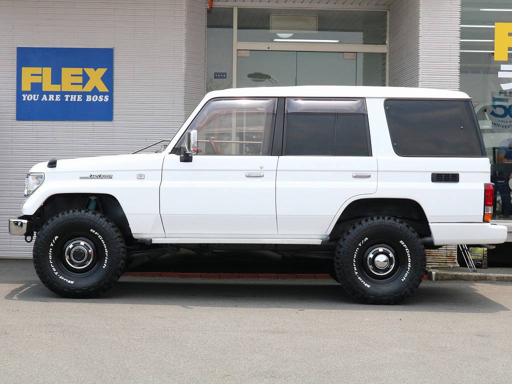 カラーリングホワイトに新品てっちんホイール＆BFGoodrichタイヤがCoolに決まってます♪