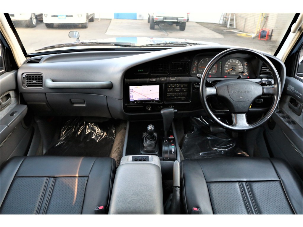 新品ブラックシートカバーをインストールしております。シートカバーを付けるだけで印象もガラッと変わります。