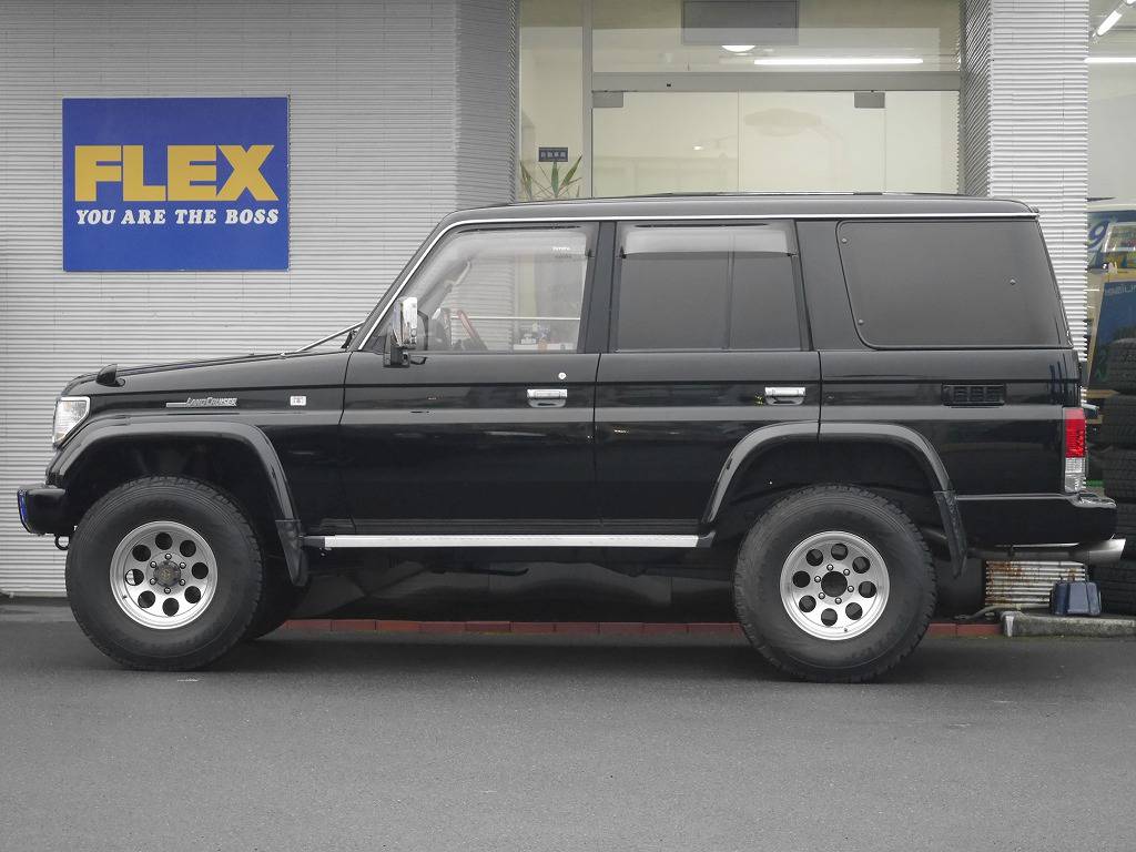 カスタムされた７８プラド！このボディスタイルは現在の車にはありません。