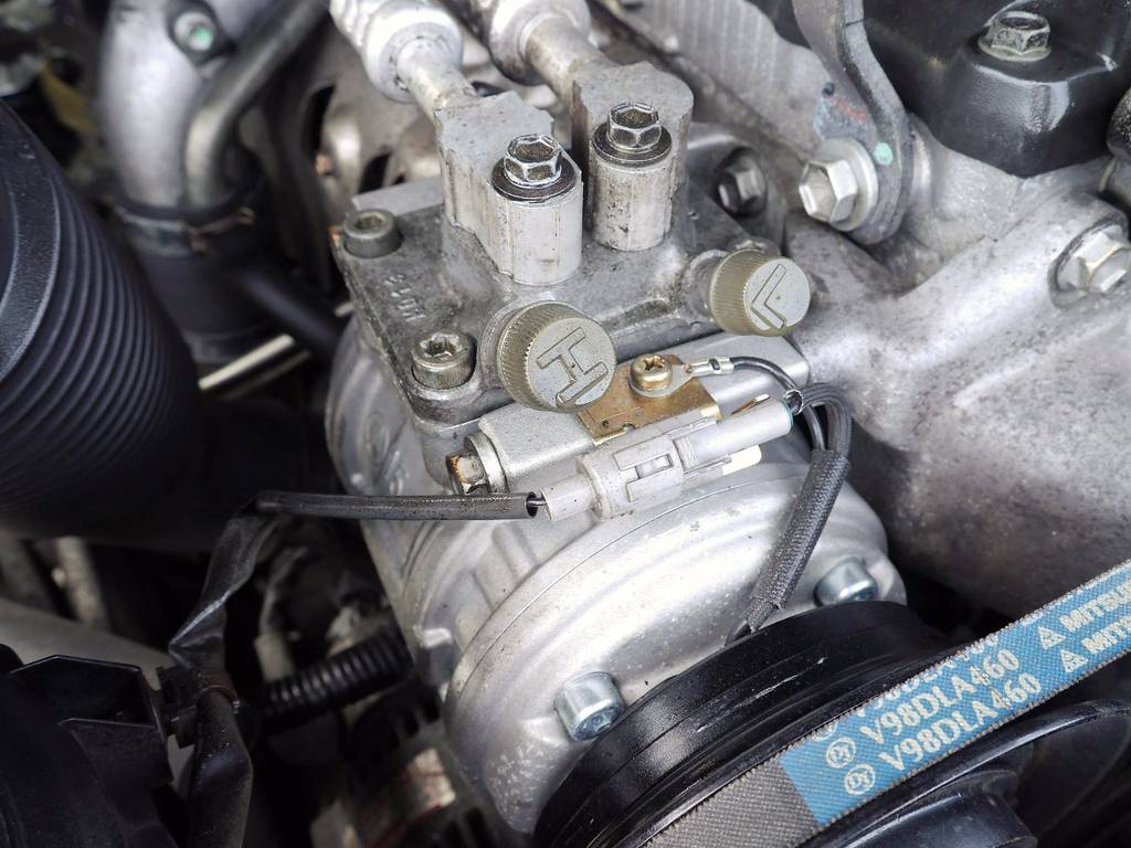 品質チェックシート用いての整備が行われており、整備代金は車輛代に含まれております。