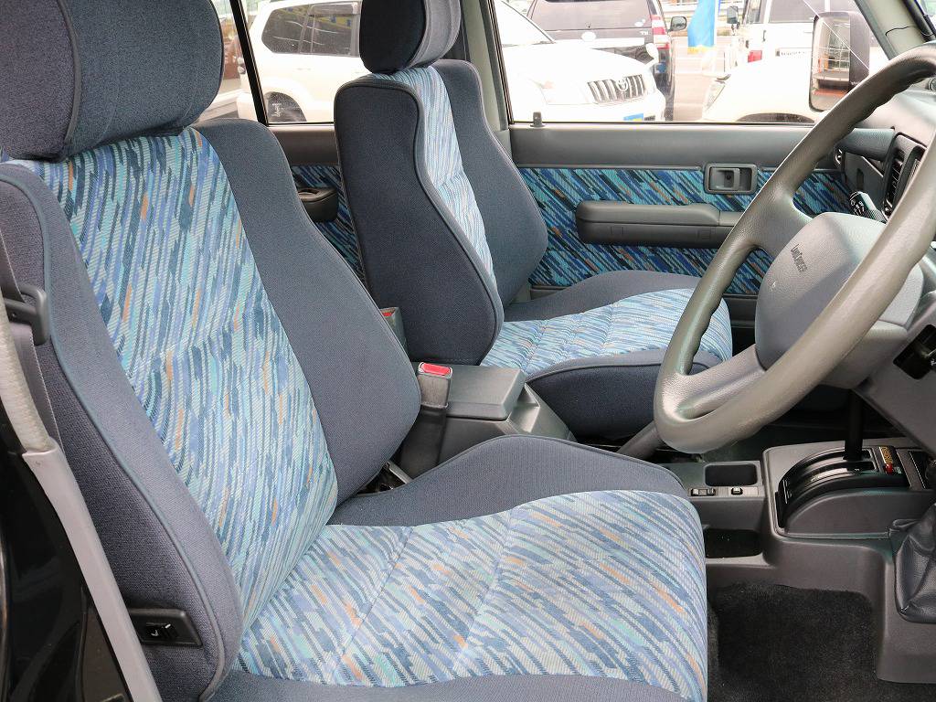 長年様々なランドクルーザーを手掛けて参りましたので、整備車検はご安心してお任せください。
