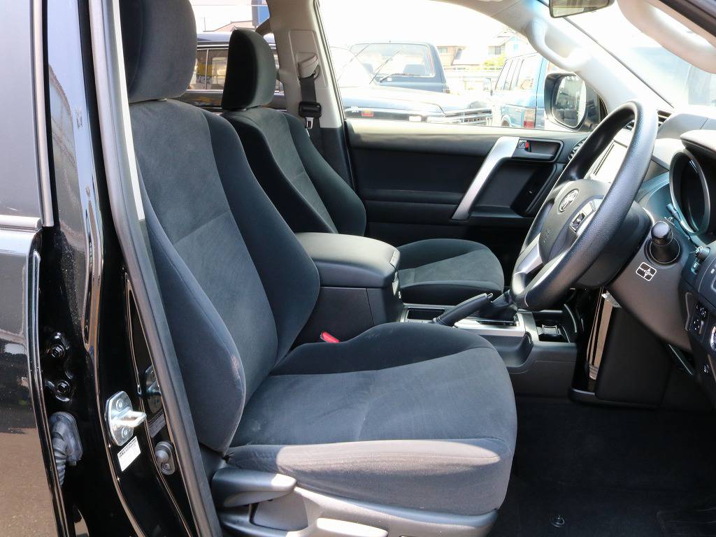 運転席助手席です！シートカバーの取り付け可能です◎