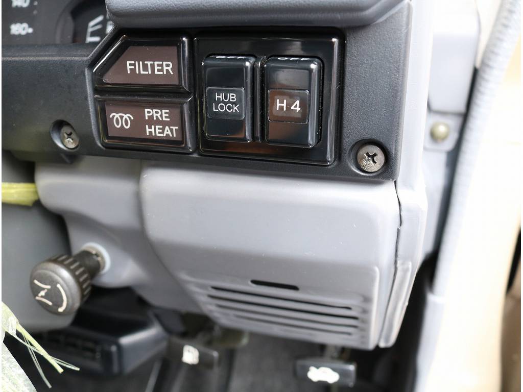 パートタイム４ＷＤですので、燃費も良いですよ♪