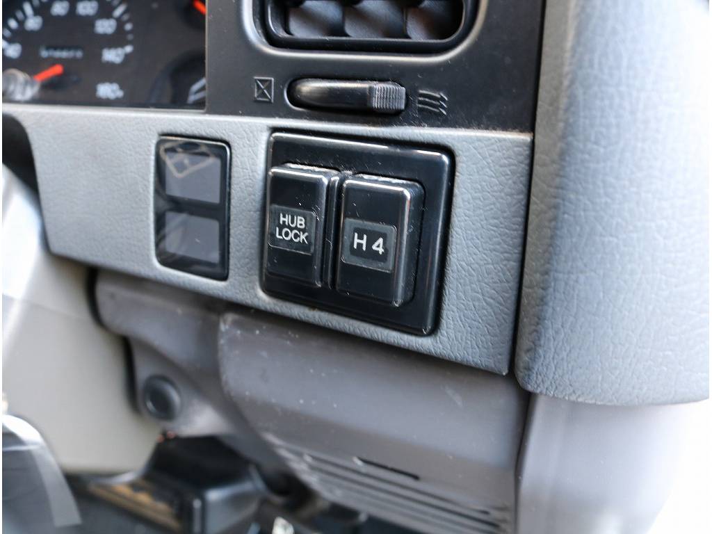 フロントオートハブにより切り替え式の４ＷＤです！燃費も向上致します。