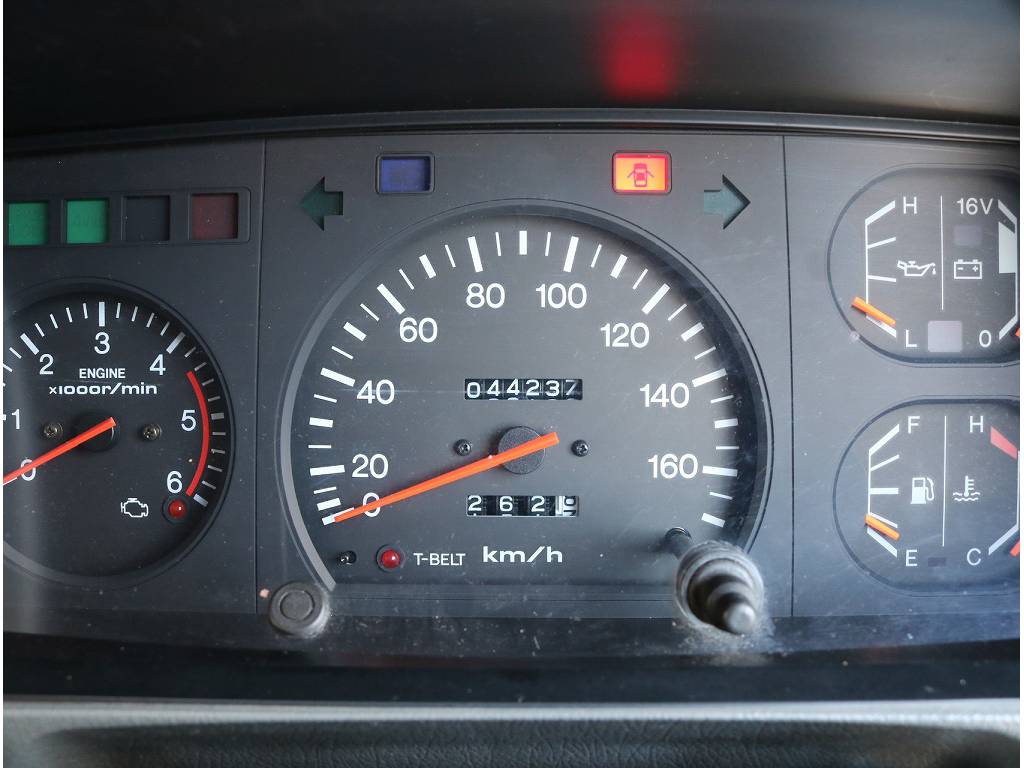 メーター交換により残念ながら走行距離不明の車輛となります。内外装の程度からご判断頂きたく思います！非常に良好です！