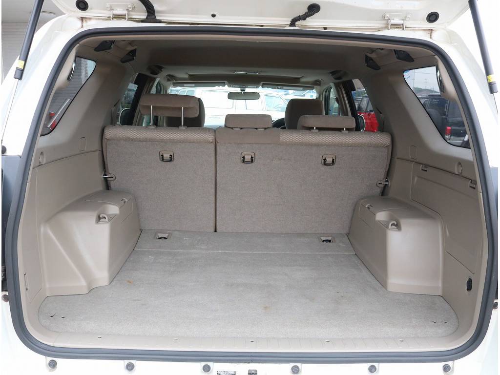 ラゲッジルームも広々！！