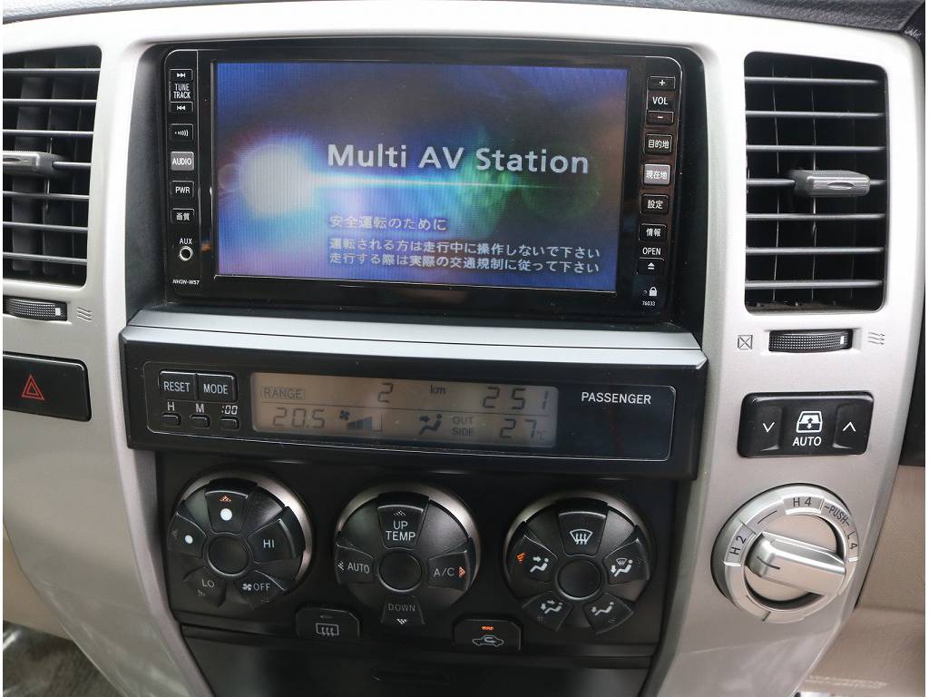 メーカーナビが入っております！！