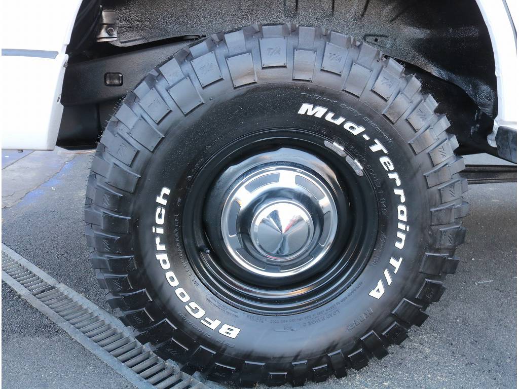 トヨタ輸出用　１５inchスチールホイールがついております！！