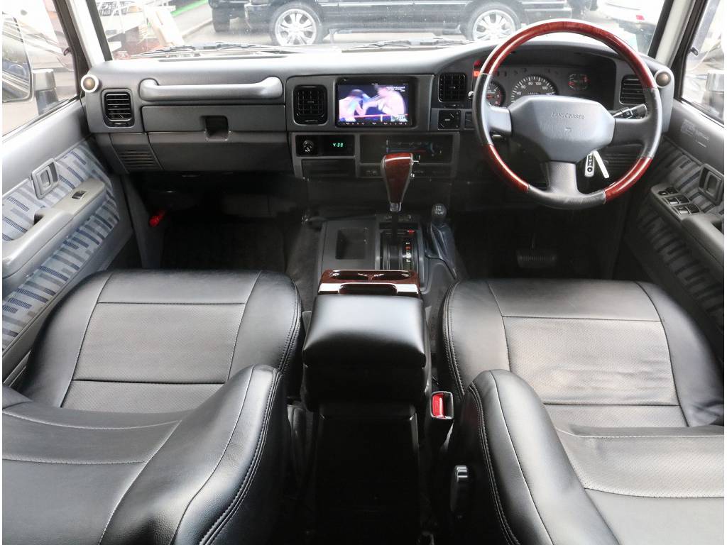 広々とした内装でゆったりとワイルドに運転が可能です♪内装の劣化も少なく、ルームクリーニング済ですので綺麗な綺麗です！！