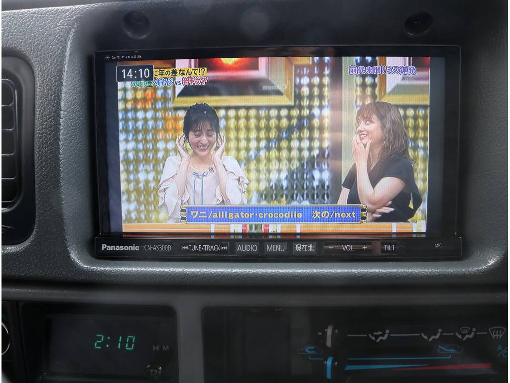 社外ナビついており、ＤＶＤ再生はもちろんフルセグなども視聴出来ちゃいます！！