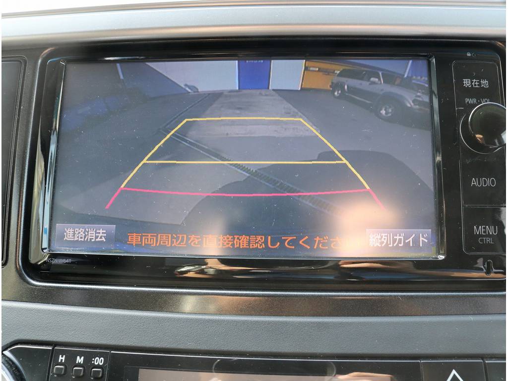 大きい車体でも安心のバックカメラ装着済となっており、安心して駐車を行う事が可能です。