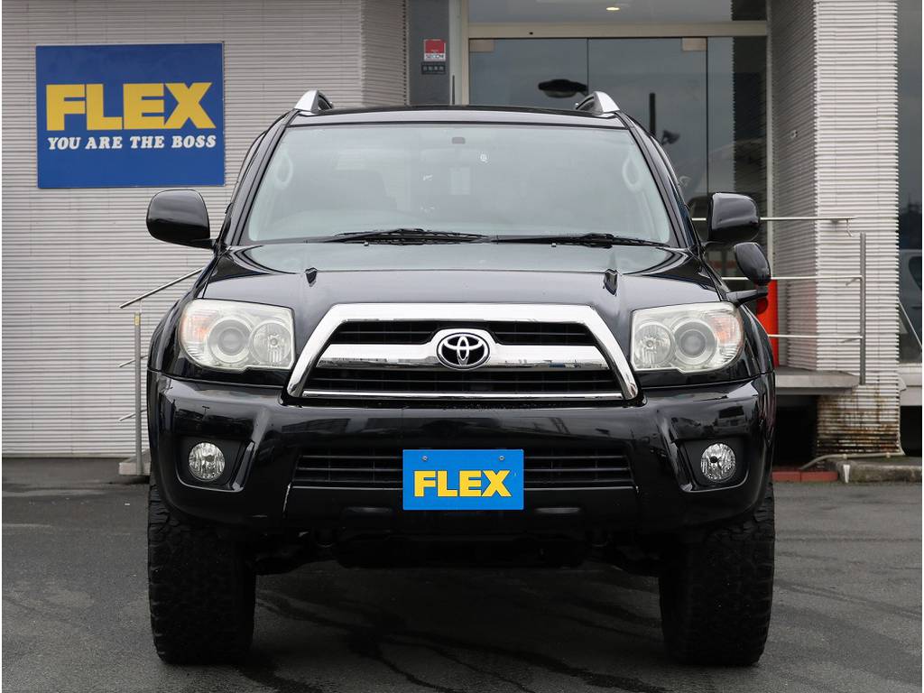 駆動方式はスムーズで軽快な走りの２ＷＤ、雪道や悪路走破性能が高い４ＷＤ、をワンタッチで切り替え可能なパートタイム４ＷＤとなります！フルタイム４ＷＤ車と比べ低燃費です♪