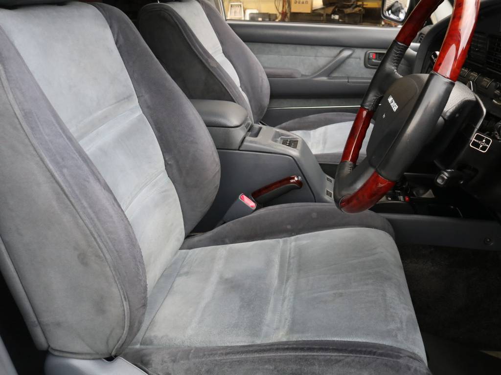 VX-LTD専用装備のエクセーヌシートです。しっとりとしており状態もすばらしいです。