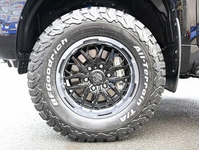 NITRO POWER　17インチアルミホイールがインストールされております！！