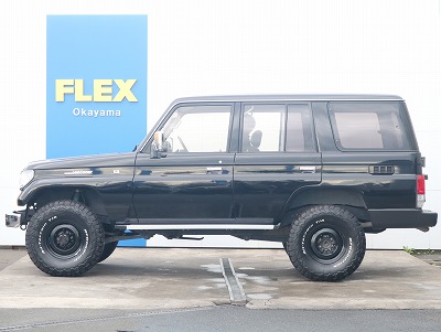 ２インチリフトアップのボディスタイルです。天井部の一番高い部分で約２ｍ程です。立体駐車場にも乗り入れ出来る場所が多いので使い易いです！