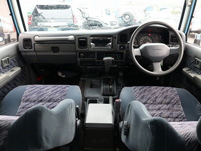 シンプルイズベストな内装です！乗車位置が高く運転が非常に楽しいです♪