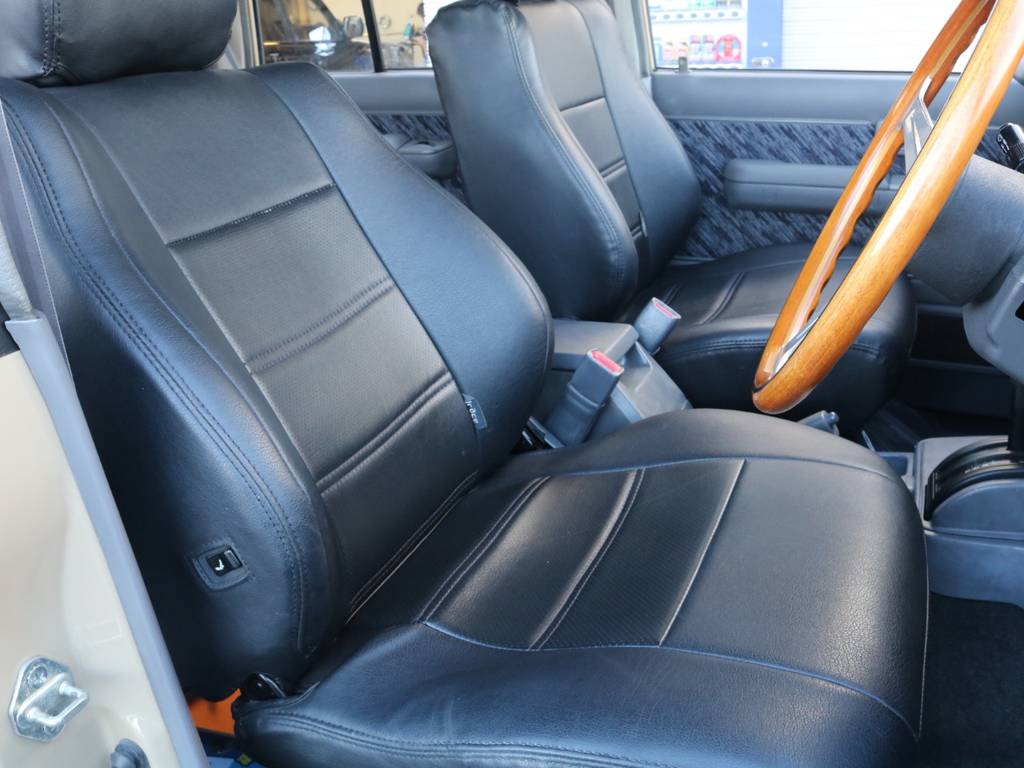 乗車位置が高く非常に運転の行い易い運転席＆助手席です！