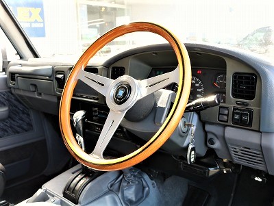 クラシックウッドのナルディハンドル装着済です！